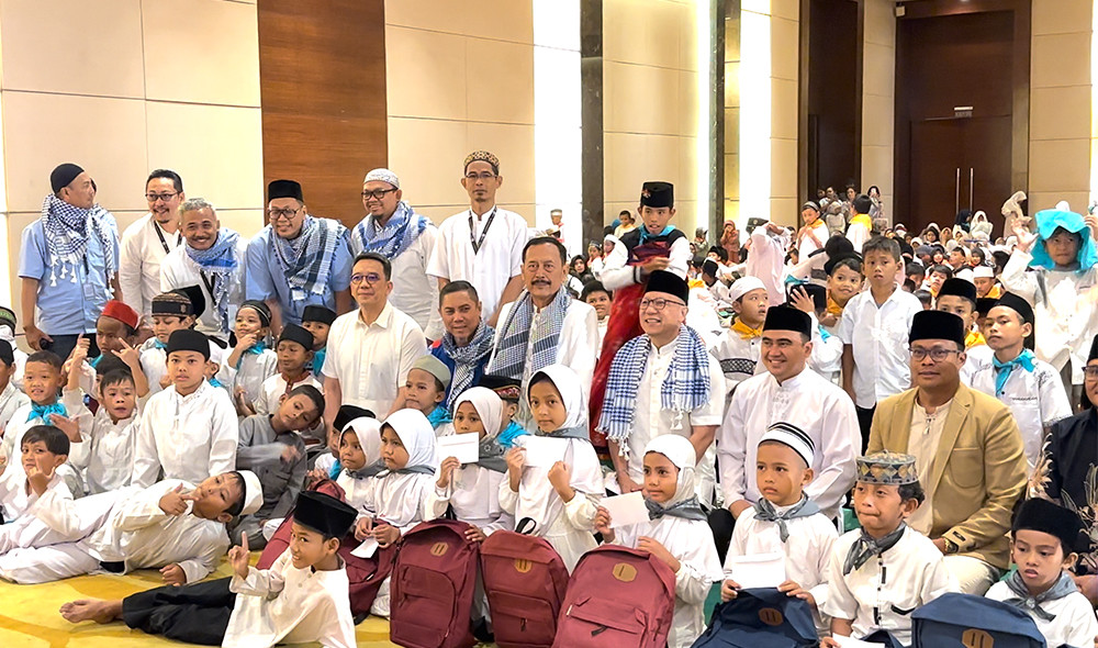 Agung Podomoro Holds Iftar and Shares Blessings with 1,300 Orphans 2
