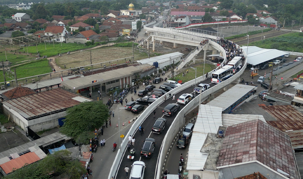 Agung Podomoro Builds Flyover and Pedestrian Bridge, Strengthening Infrastructure and Public Access in Tenjo 3