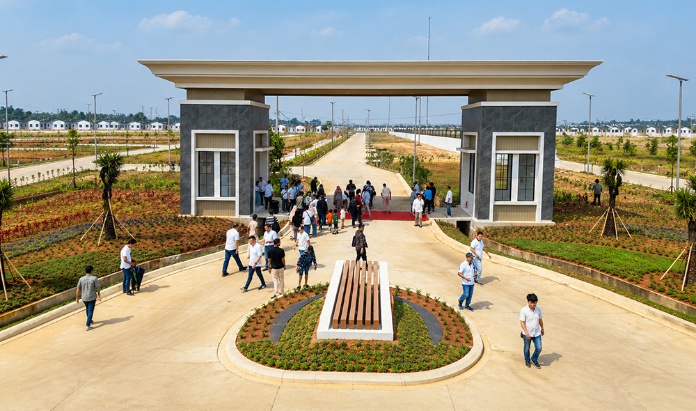 A New Milestone for Cluster Magnolia: Kota Podomoro Tenjo Hands Over Dozens of Homes and Unveils a New Cluster Entrance 2